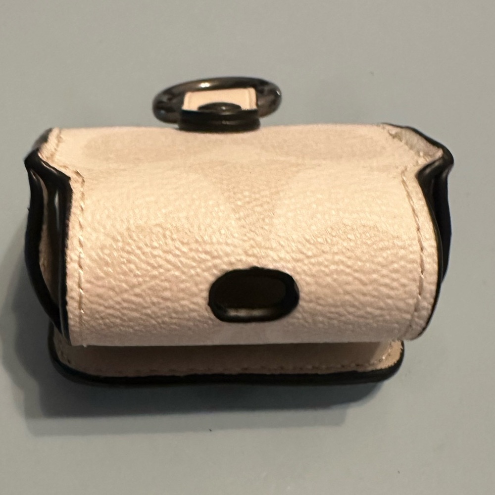 Coach White Leather AirPod Pro case - Picture 3 of 7